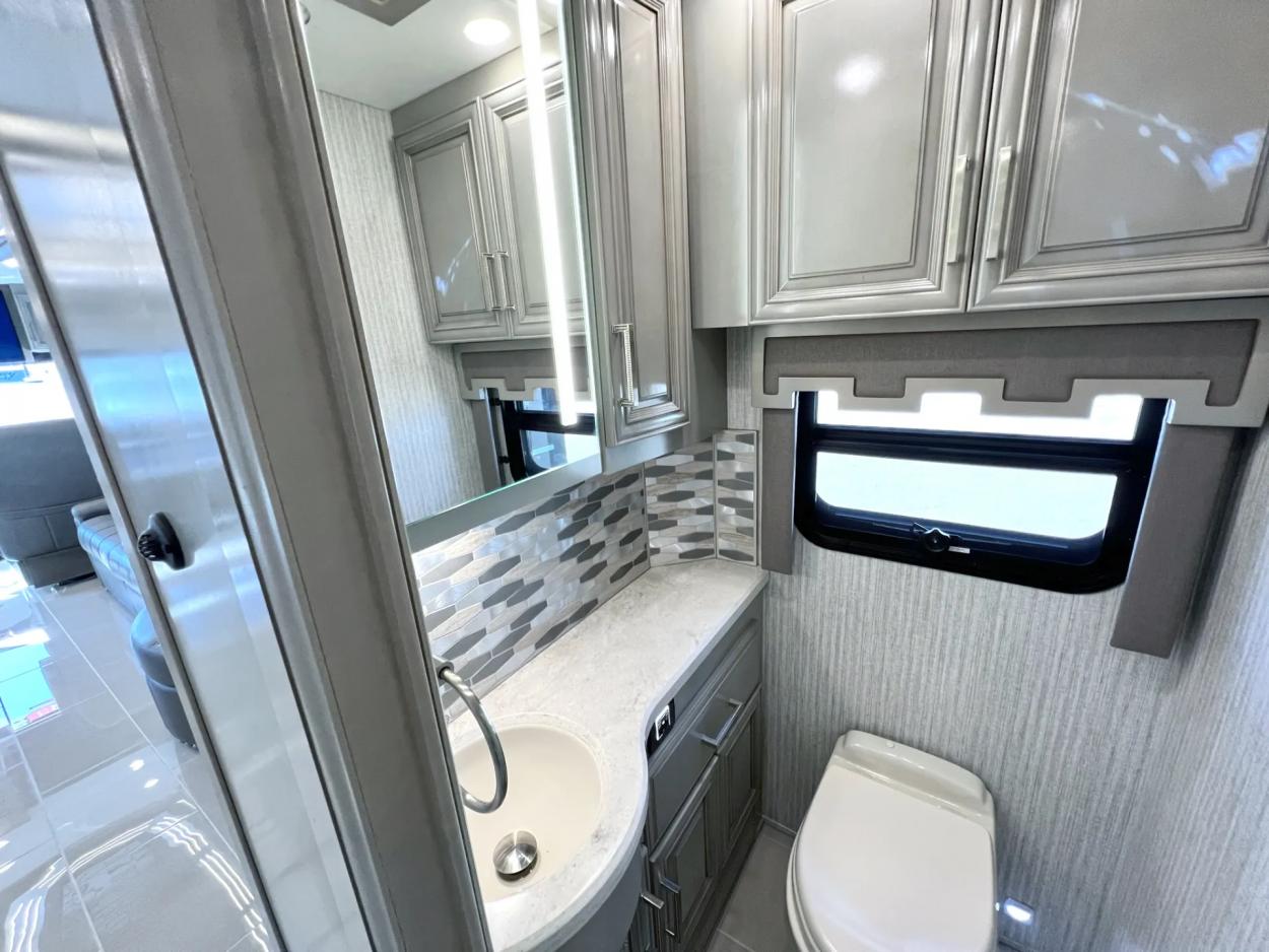 2023 Newmar London Aire 4521 | Photo 21 of 48
