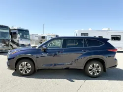 2021 Toyota Highlander XLE | Thumbnail Photo 3 of 22