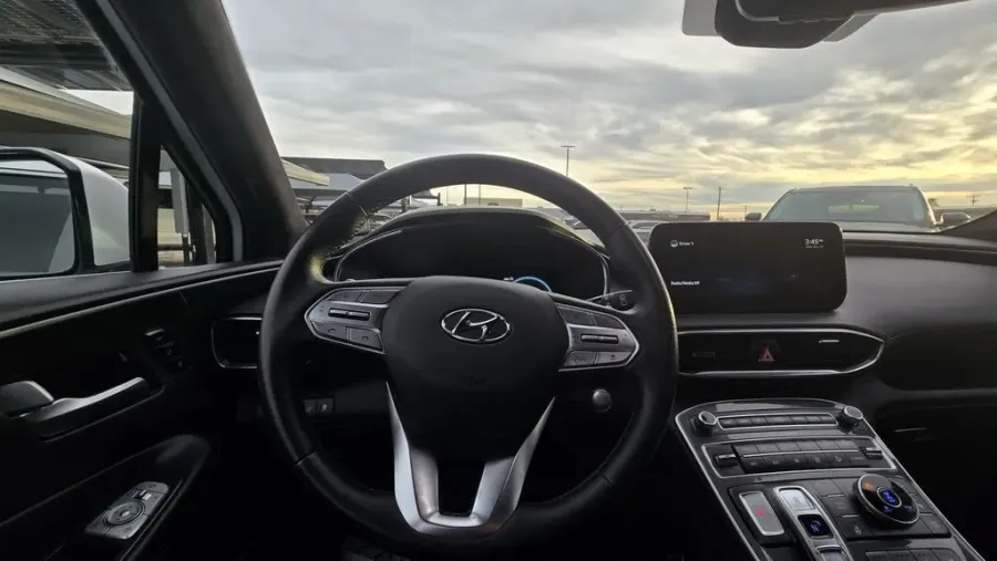 2022 Hyundai Santa Fe | Photo 16 of 33