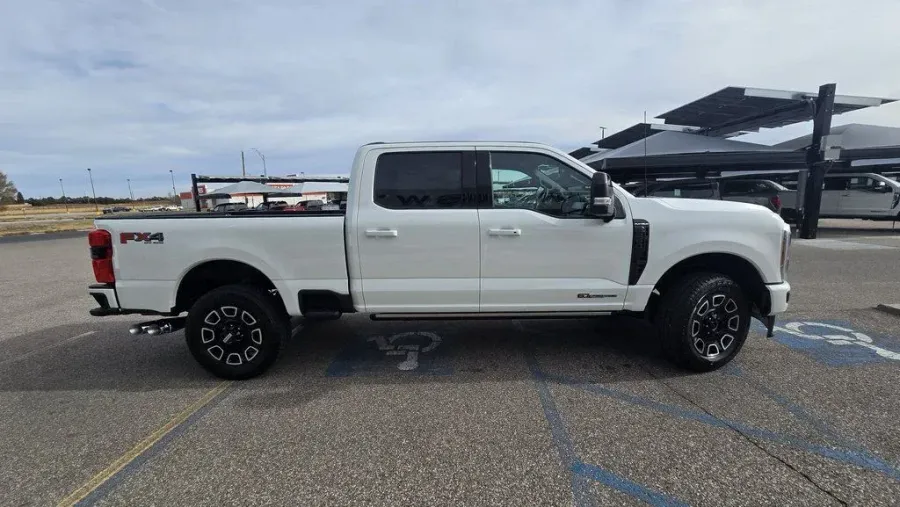 2026 Ford Super Duty F-250 | Photo 6 of 35