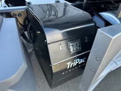 2022 Freightliner Cascadia 126 | Thumbnail Photo 6 of 24