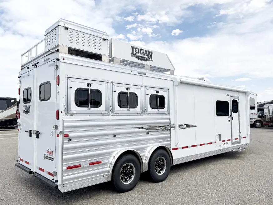 2025 Logan Coach Select 812 3HLQ | Photo 15 of 27