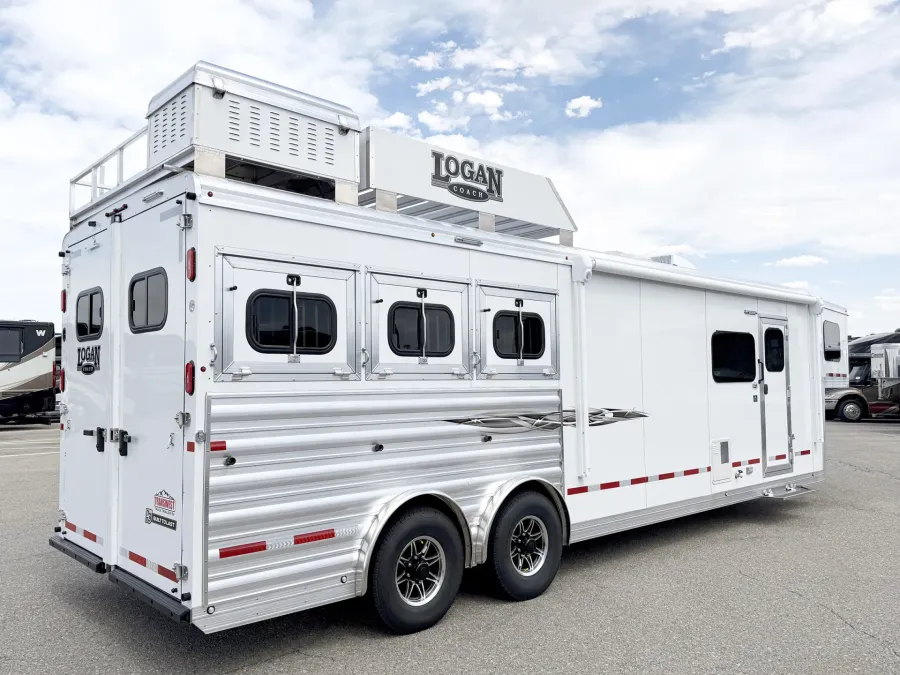 2025 Logan Coach Select 812 3HLQ | Photo 15 of 27