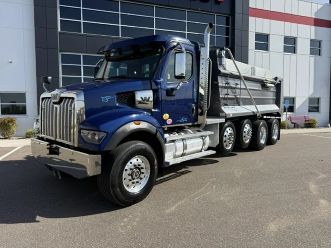 2025 Western Star 47X | Photo 2 of 17