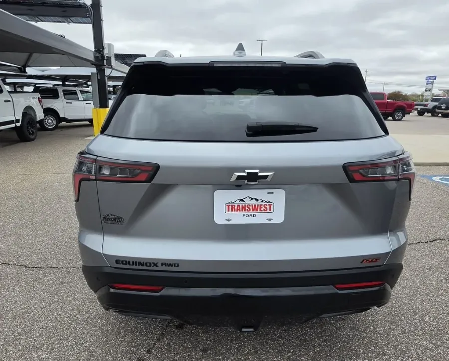2025 Chevrolet Equinox | Photo 7 of 28