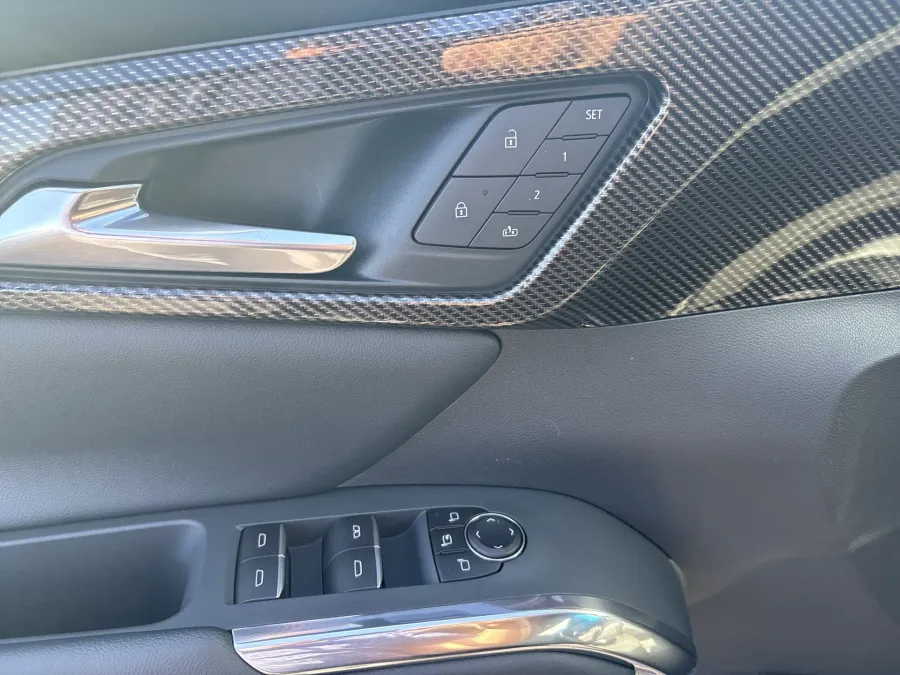 2026 Chevrolet Traverse AWD High Country | Photo 15 of 26