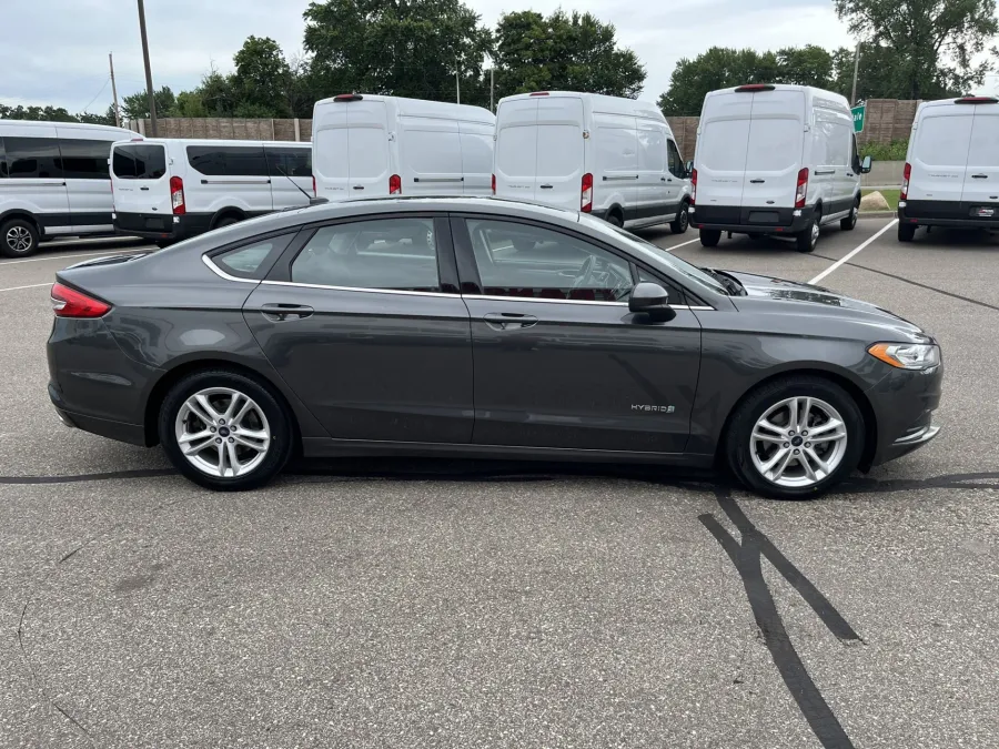 2018 Ford Fusion | Photo 14 of 19