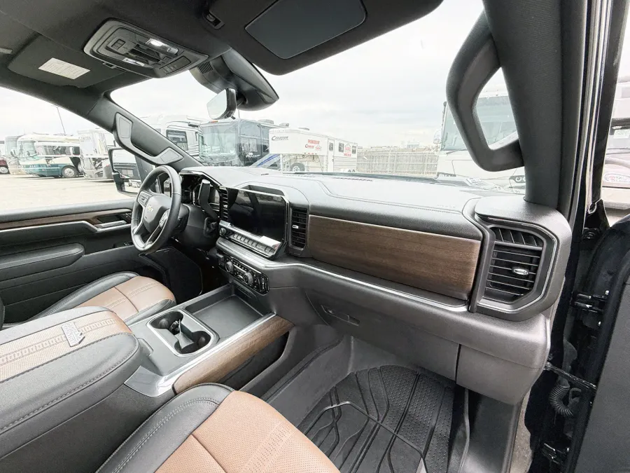 2025 Chevrolet Silverado 3500HD High Country | Photo 22 of 23