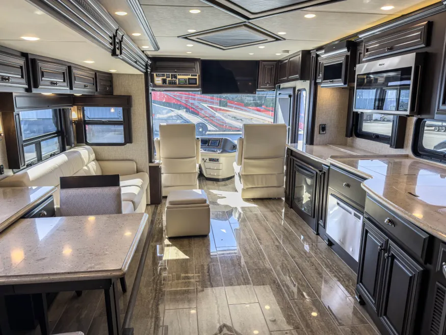 2020 Newmar Dutch Star 3709 | Photo 7 of 27