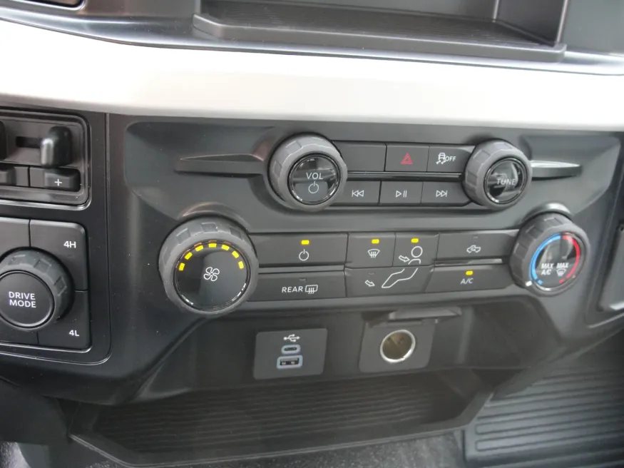 2025 Ford F-550 | Photo 13 of 17