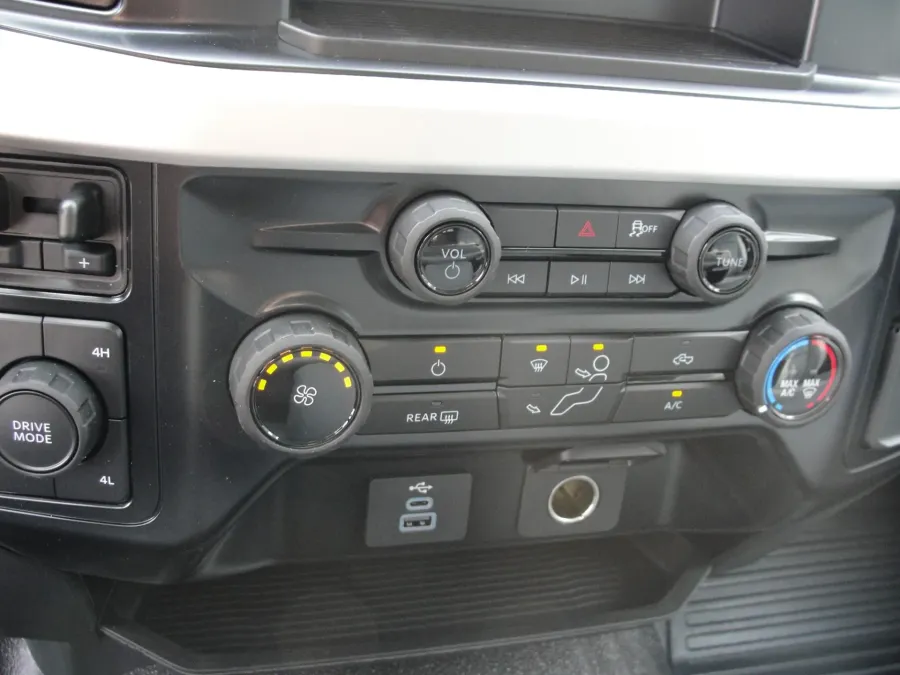 2025 Ford F-550 | Photo 13 of 17