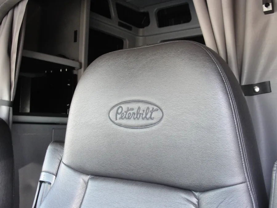 2022 Peterbilt 389 | Photo 7 of 16