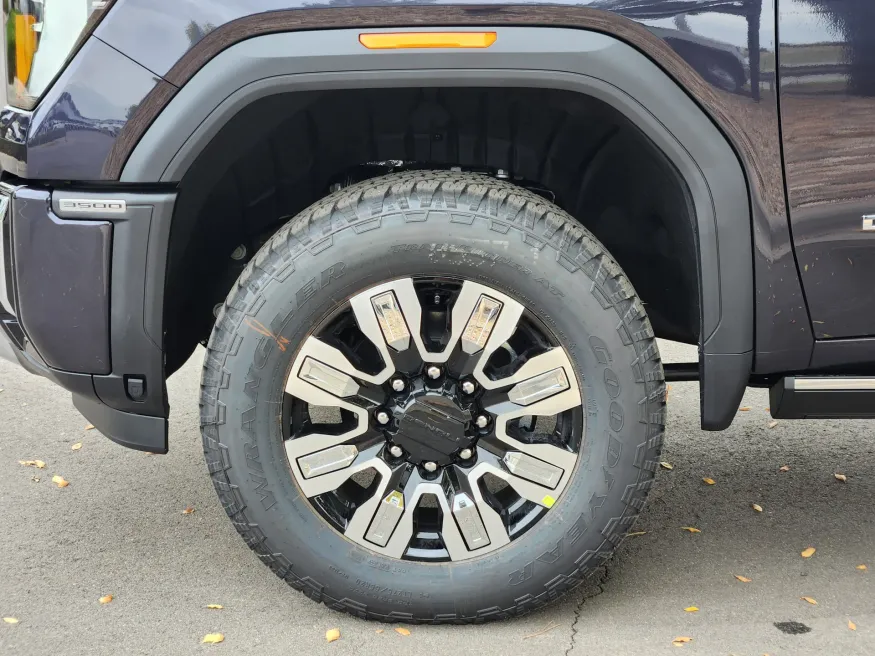 2026 GMC Sierra 3500HD Denali | Photo 20 of 30