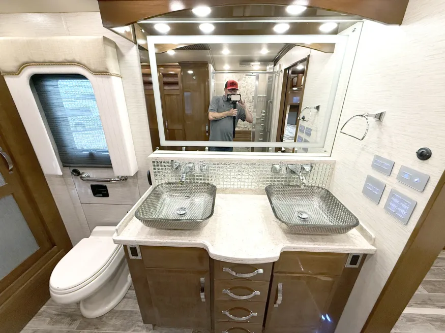 2018 Newmar King Aire 4553 | Photo 18 of 33