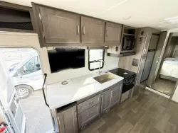 2025 Winnebago Minnie Winnie 31K | Thumbnail Photo 3 of 17