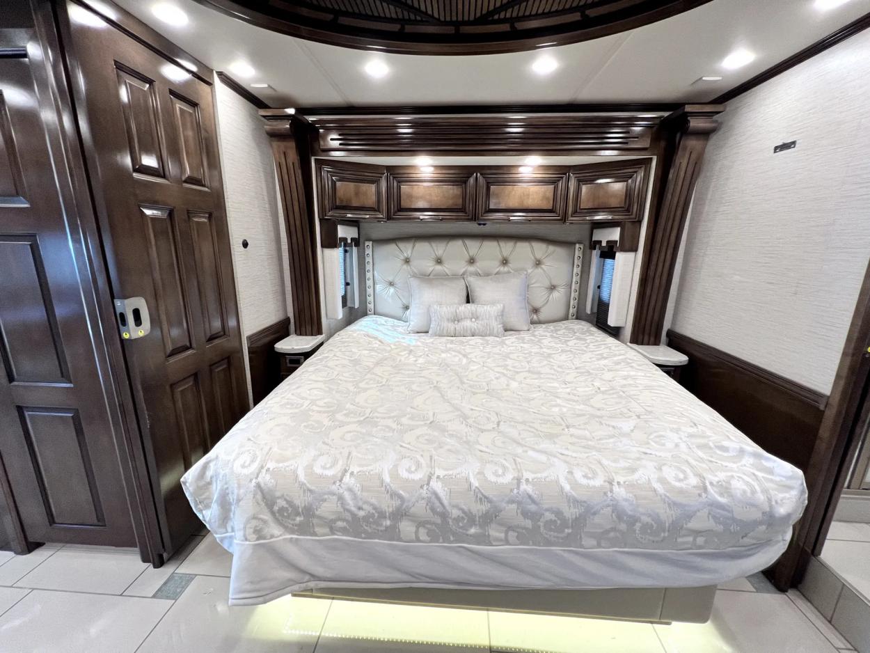 2019 Newmar London Aire 4543 | Photo 16 of 34