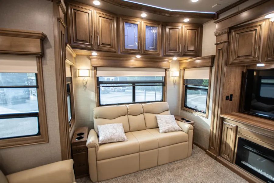 2019 DRV Mobile Suites 39 DBRS3 | Photo 6 of 20