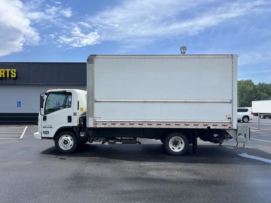 2020 Isuzu NPR | Photo 13 of 16