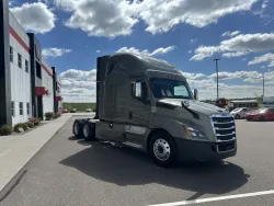 2020 Freightliner Cascadia | Thumbnail Photo 3 of 16