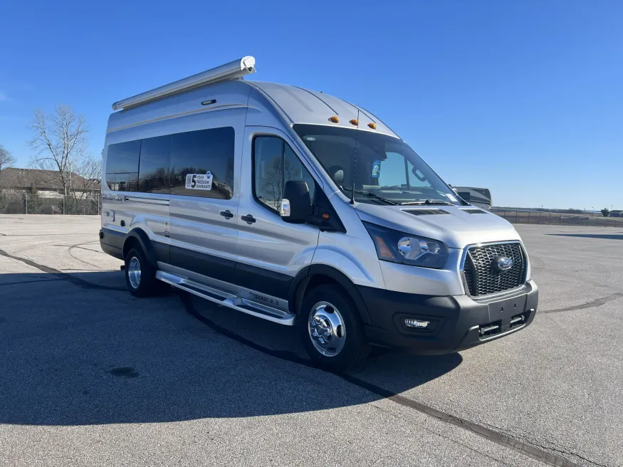 2026 Pleasure-way Ontour 2.2 AWD | Photo 8 of 18