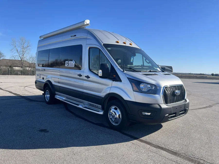 2026 Pleasure-way Ontour 2.2 AWD | Photo 8 of 18