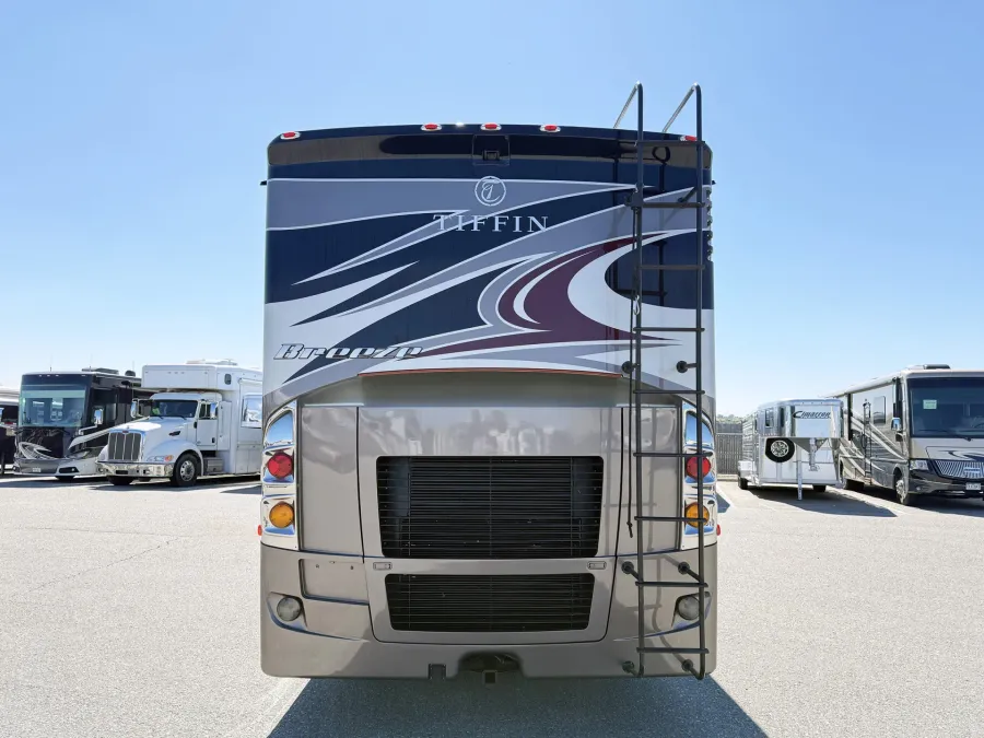 2017 Tiffin Allegro Breeze 32BR | Photo 17 of 27