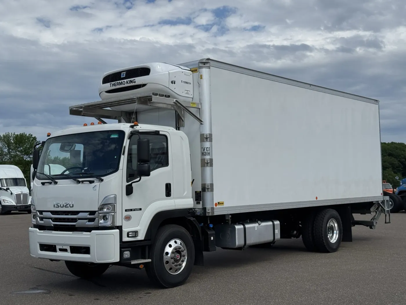 2026 Isuzu FVR | Photo 5 of 20
