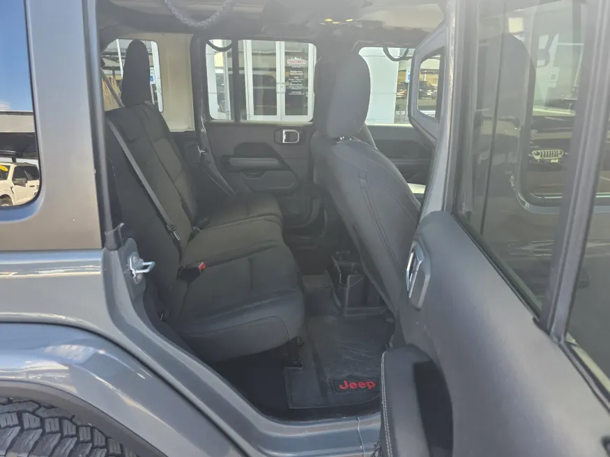 2021 Jeep Wrangler Unlimited Sahara | Photo 14 of 21