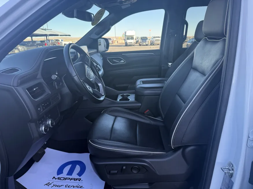 2024 GMC Yukon XL SLT | Photo 14 of 20