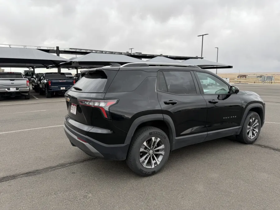2025 Chevrolet Equinox AWD LT | Photo 2 of 4