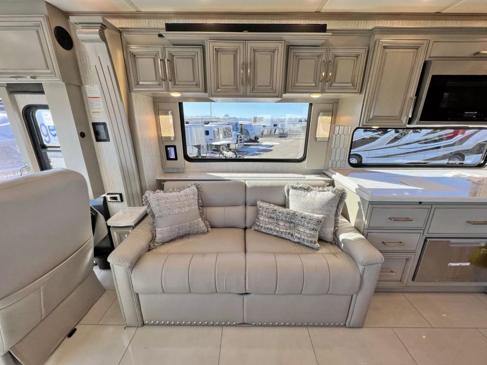 2023 Newmar London Aire 4551 | Photo 7 of 34