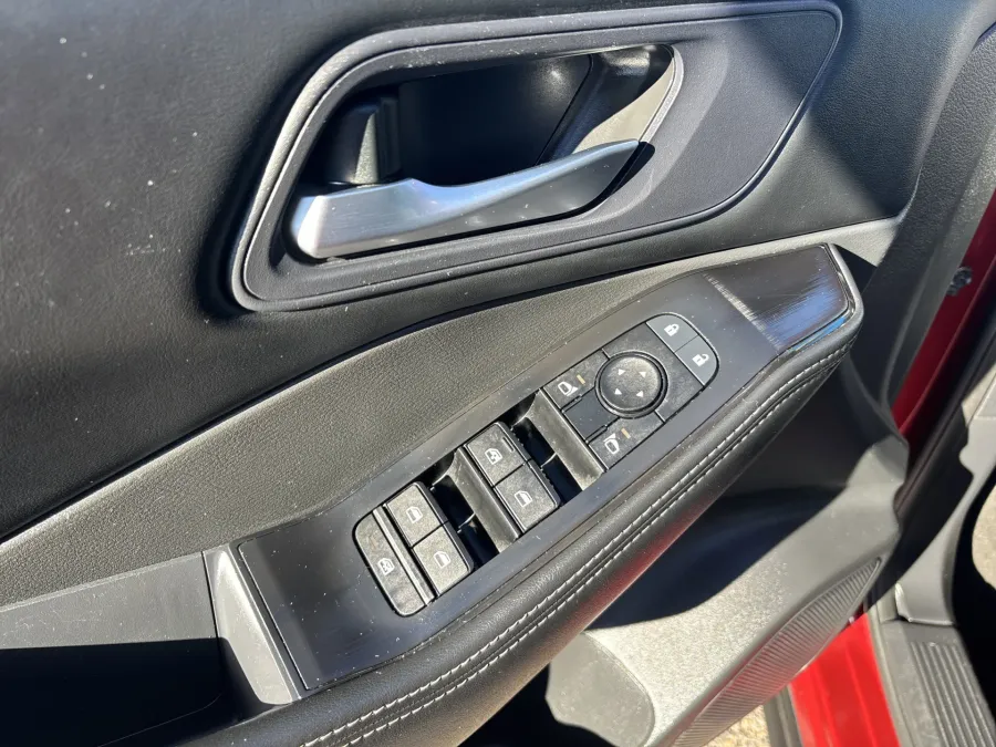 2024 Nissan Rogue SV | Photo 12 of 21