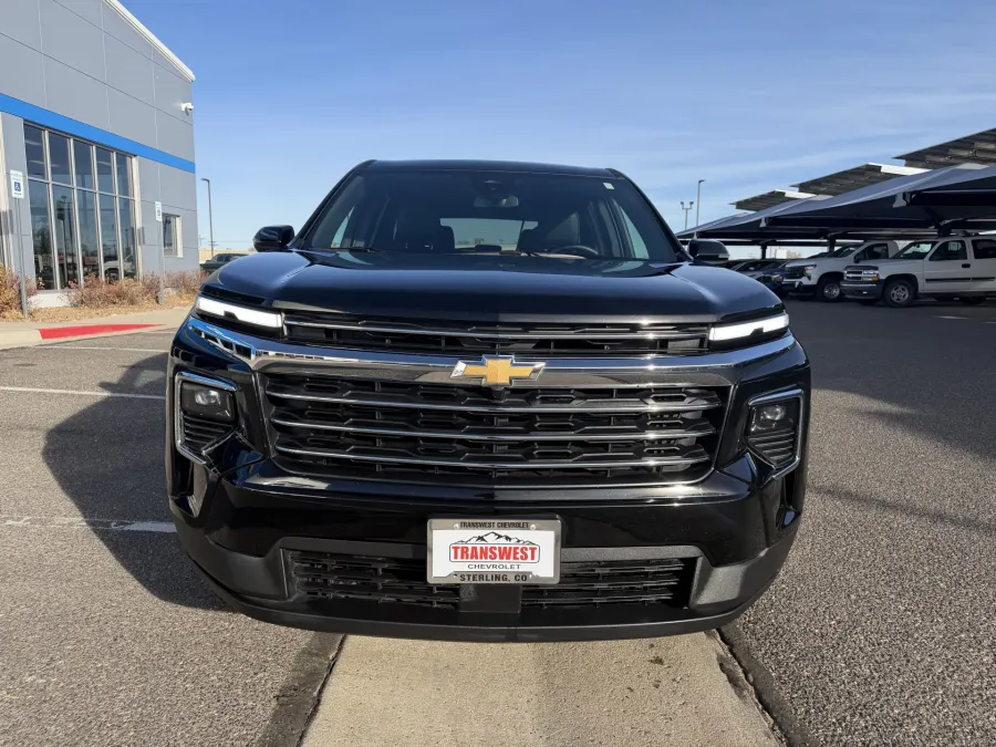 2025 Chevrolet Traverse AWD LT | Photo 7 of 22