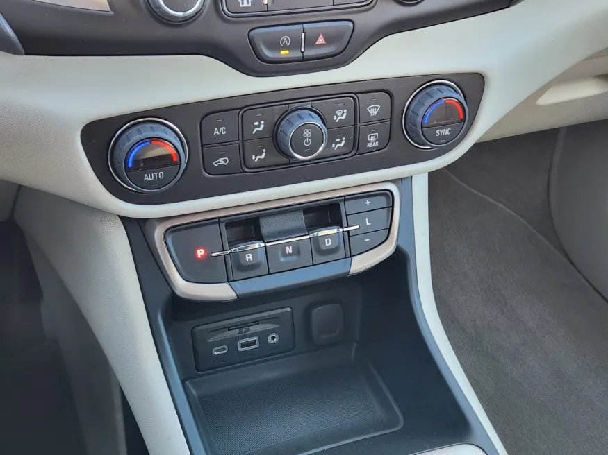 2023 GMC Terrain Denali | Photo 16 of 21