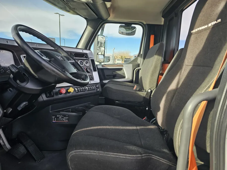 2023 Western Star 47X | Photo 15 of 18