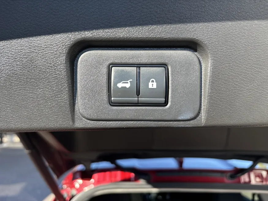 2024 Nissan Rogue SV | Photo 9 of 21