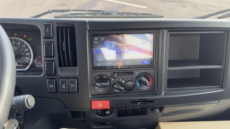 2024 Isuzu NRR | Photo 14 of 17