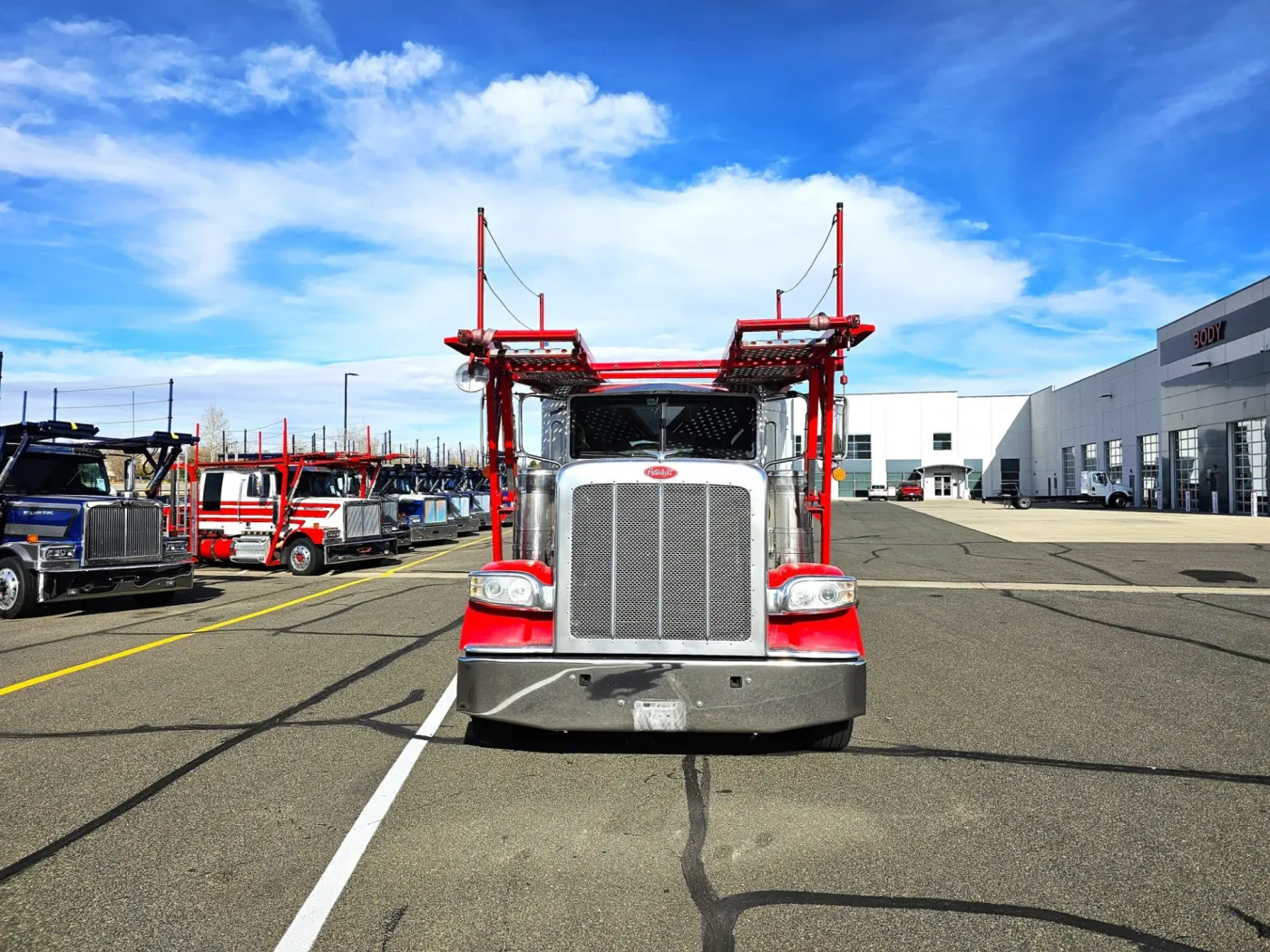 2020 Peterbilt 389 | Photo 2 of 35
