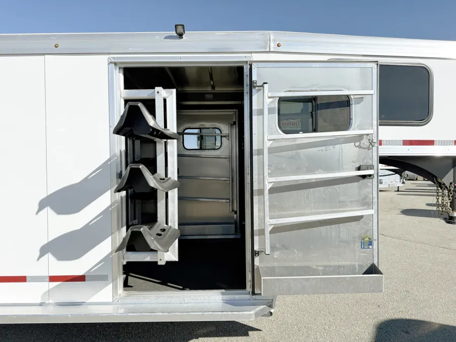 2025 Logan Coach Bullseye 4HGN | Photo 3 of 15