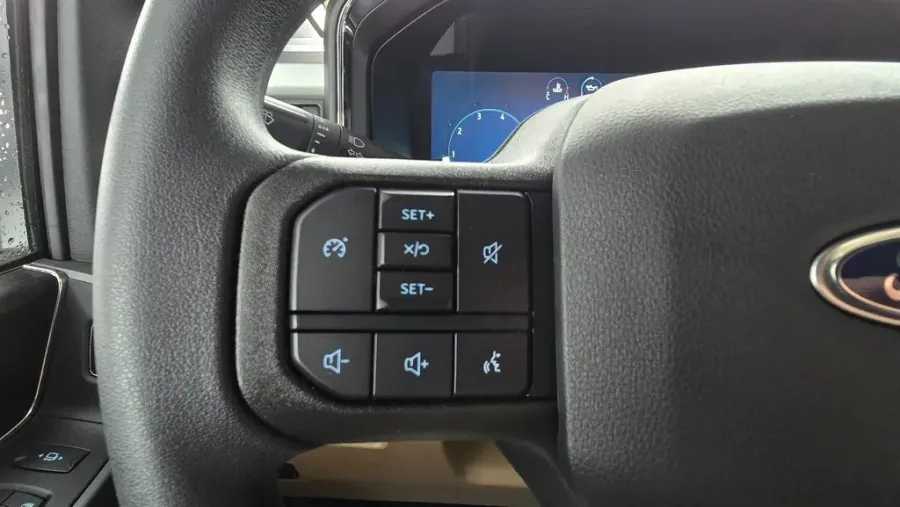 2026 Ford Super Duty F-350 | Photo 16 of 30