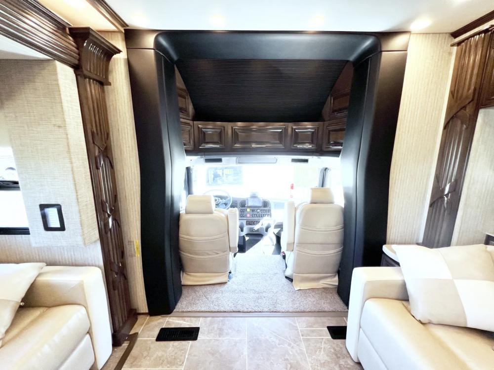2023 Newmar Supreme Aire 4530 | Photo 10 of 36