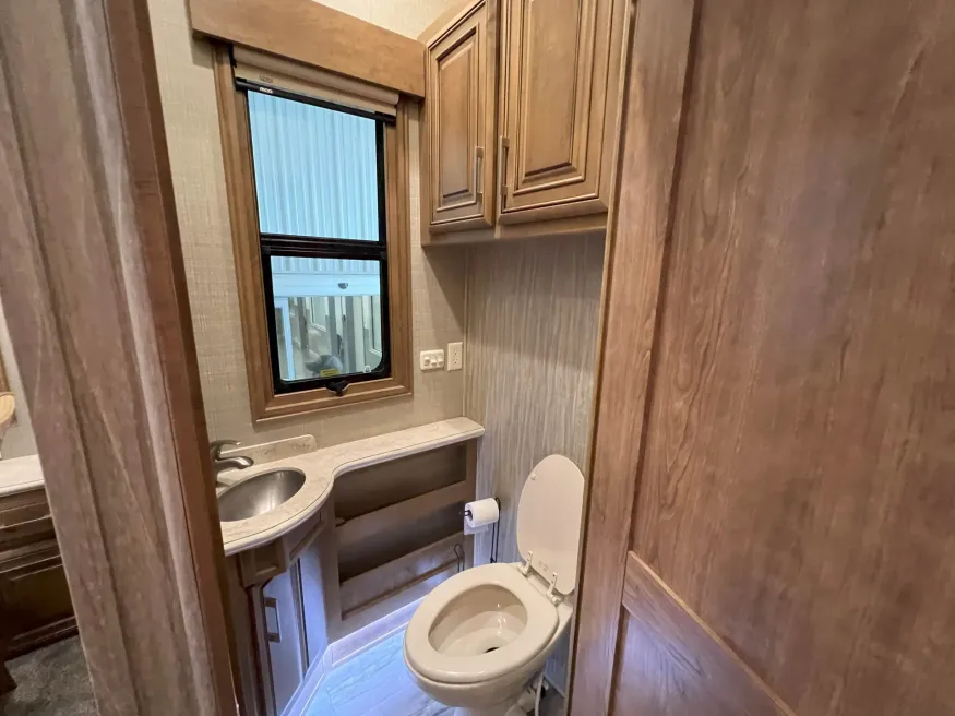 2019 DRV Mobile Suites 44 Nashville | Photo 19 of 26