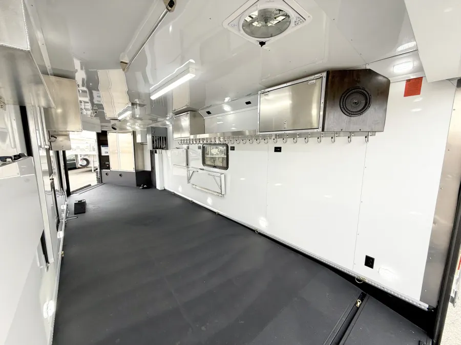 2026 Logan Coach Horse Power | Photo 8 of 20