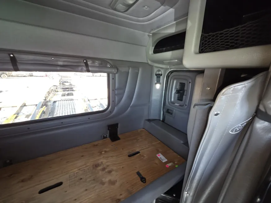 2022 Peterbilt 389 | Photo 35 of 38