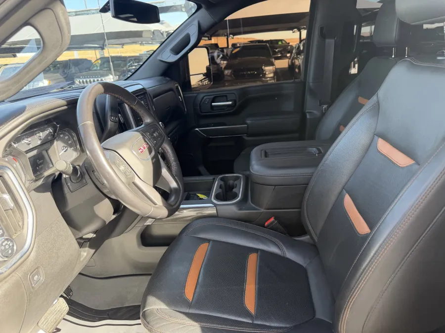 2022 GMC Sierra 2500HD AT4 | Photo 17 of 23
