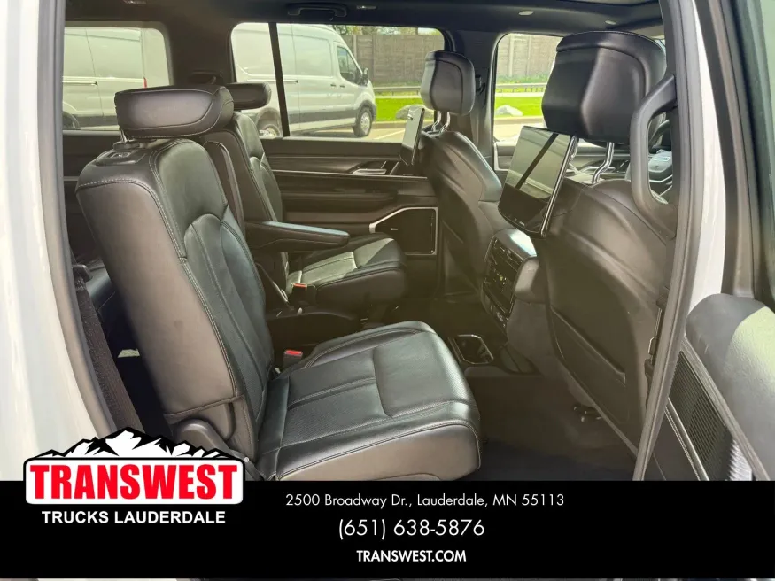 2023 Jeep Wagoneer L Series III | Photo 9 of 23