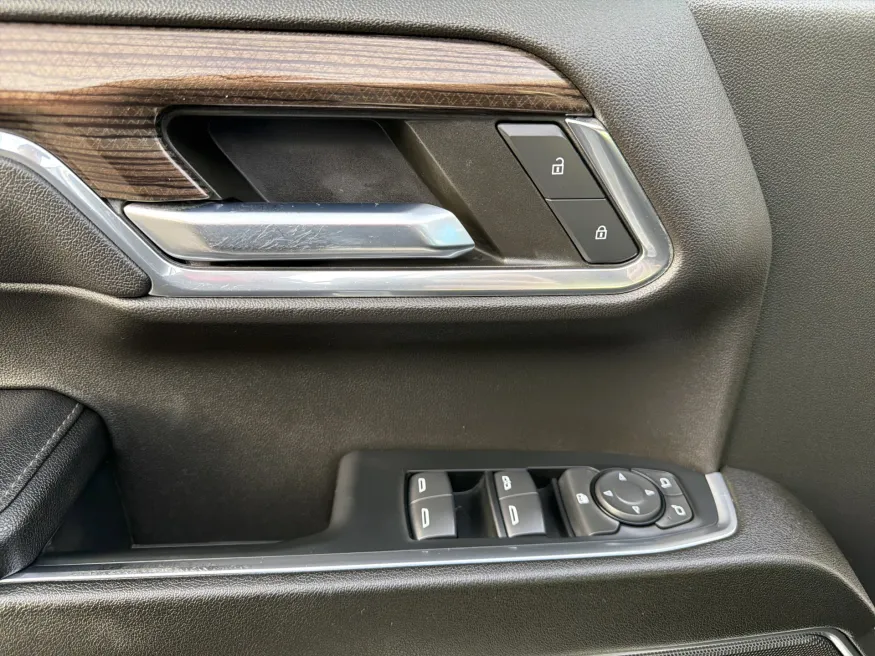 2023 Chevrolet Silverado 1500 RST | Photo 12 of 20