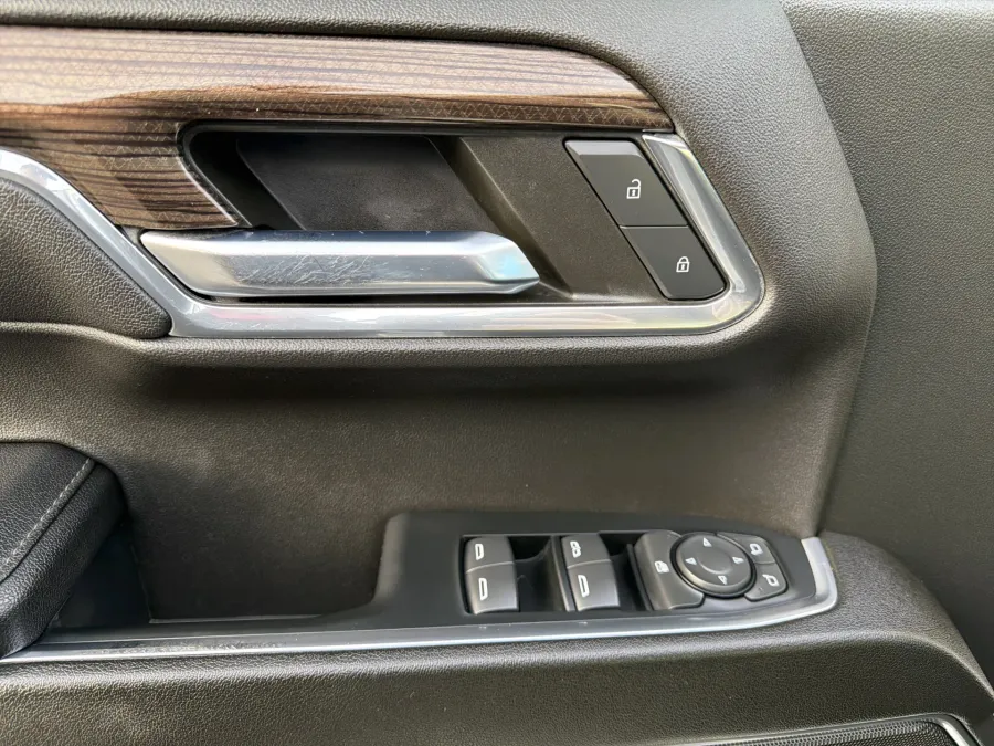 2023 Chevrolet Silverado 1500 RST | Photo 12 of 20