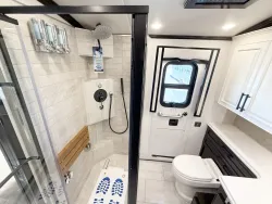 2026 Newmar London Aire 4540 | Thumbnail Photo 7 of 7