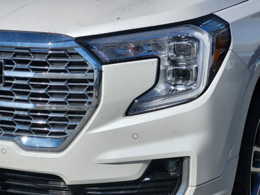2023 GMC Terrain Denali | Photo 7 of 25